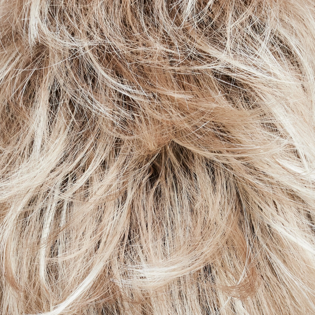 Mocha-H - A tasteful hybrid blond! Blended from a warm medium biscuit, beige brown, graduating into cream slices and golden blondes, with undertones of velvety toffee running throughout. Mocha-H is a very classy color!