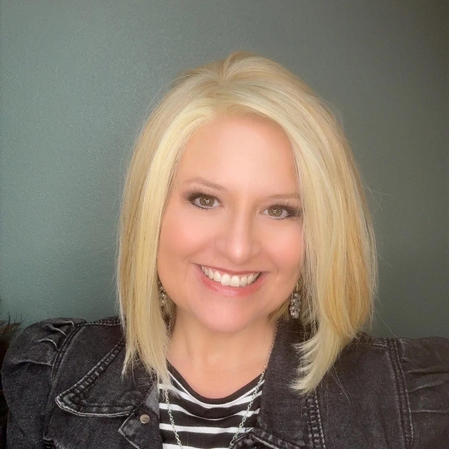 Euro Chic HS Luxury Synthetic Wig DCT