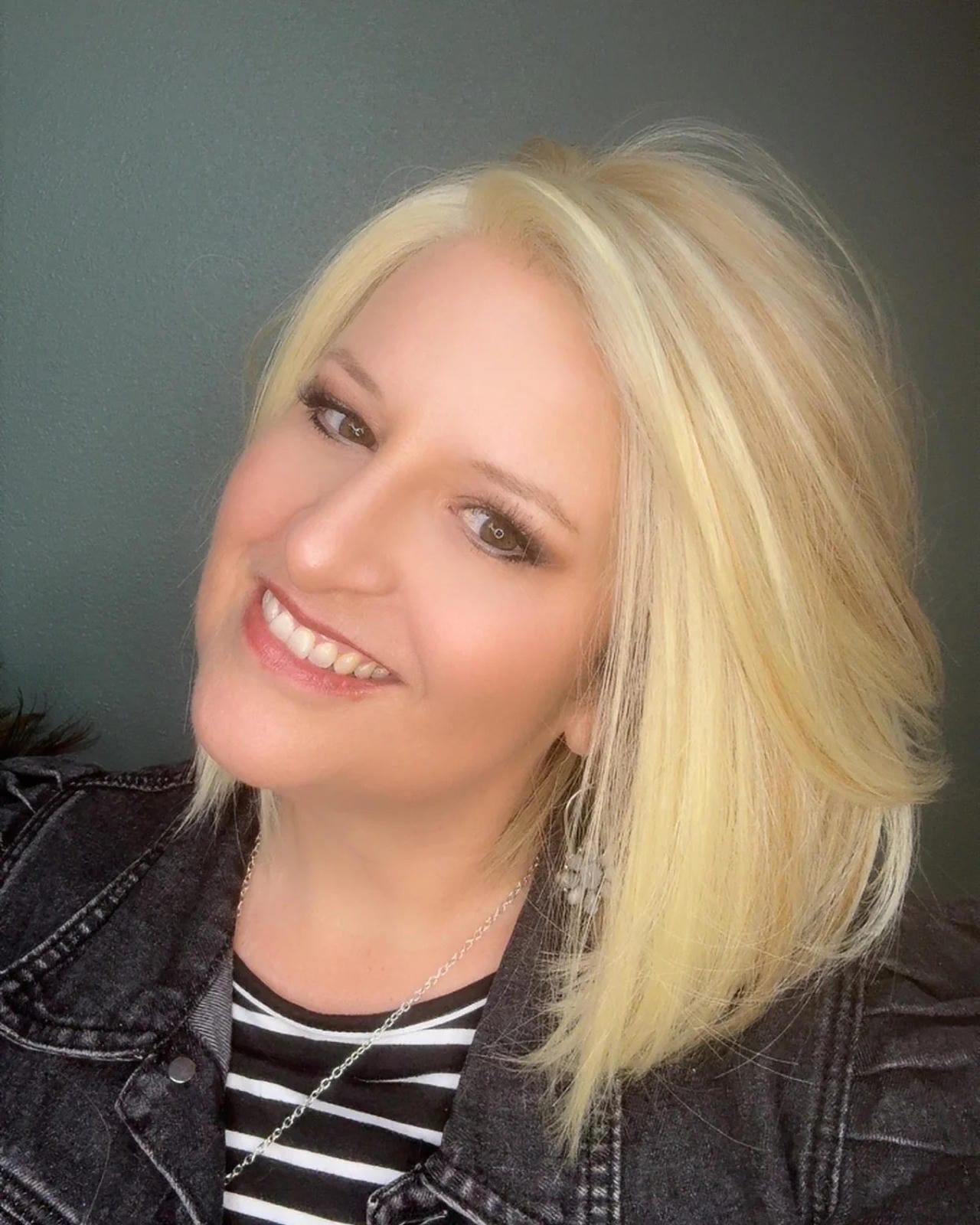 Euro Chic HS Luxury Synthetic Wig DCT