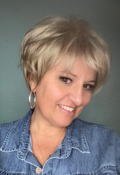 Sienna nhs luxury synthetic wig dct