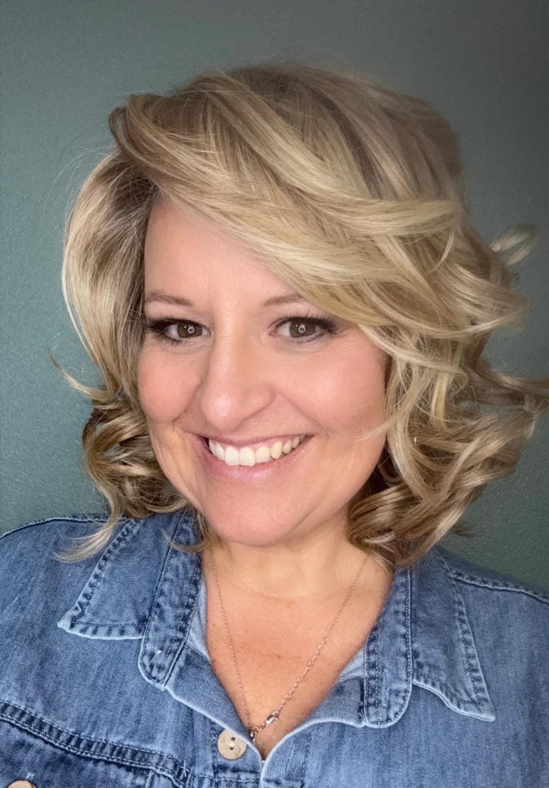 Casual Curls HS Luxury Synthetic Wig DCT