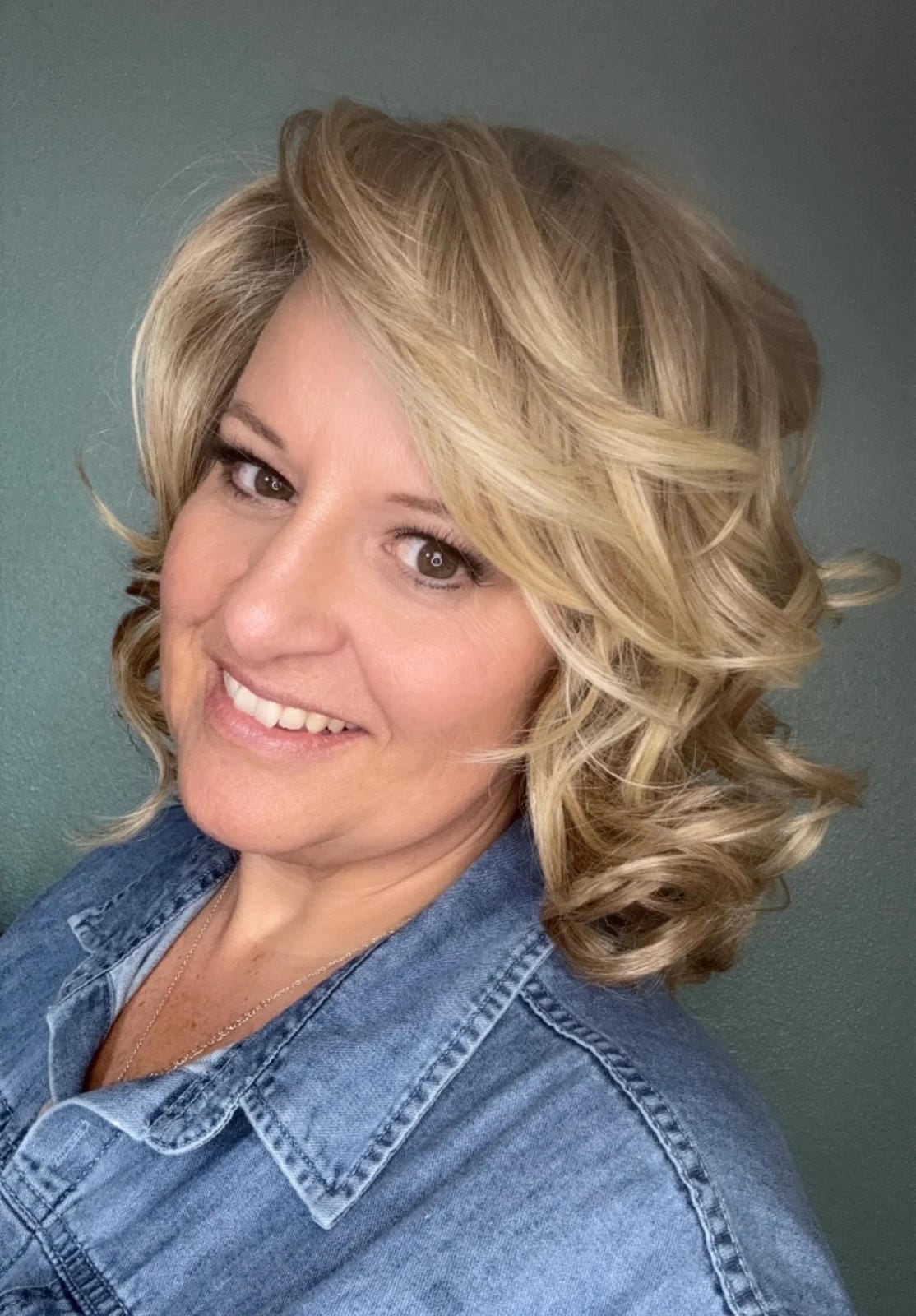 Casual Curls HS Luxury Synthetic Wig DCT